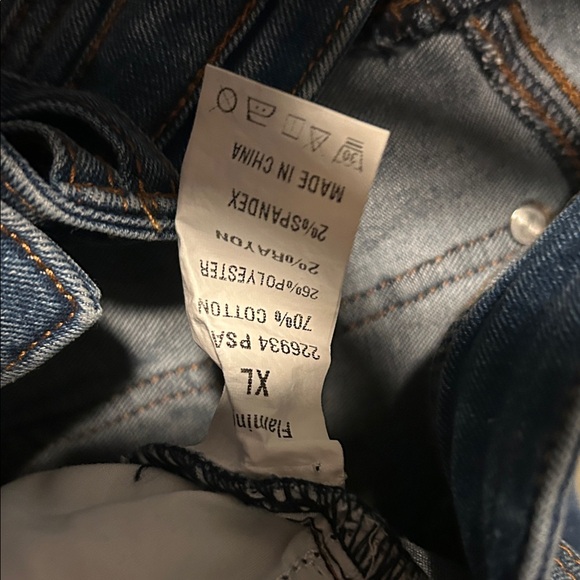 FLAMINGO 🦩 Denim Shorts in Faded Blue - Picture 4 of 4